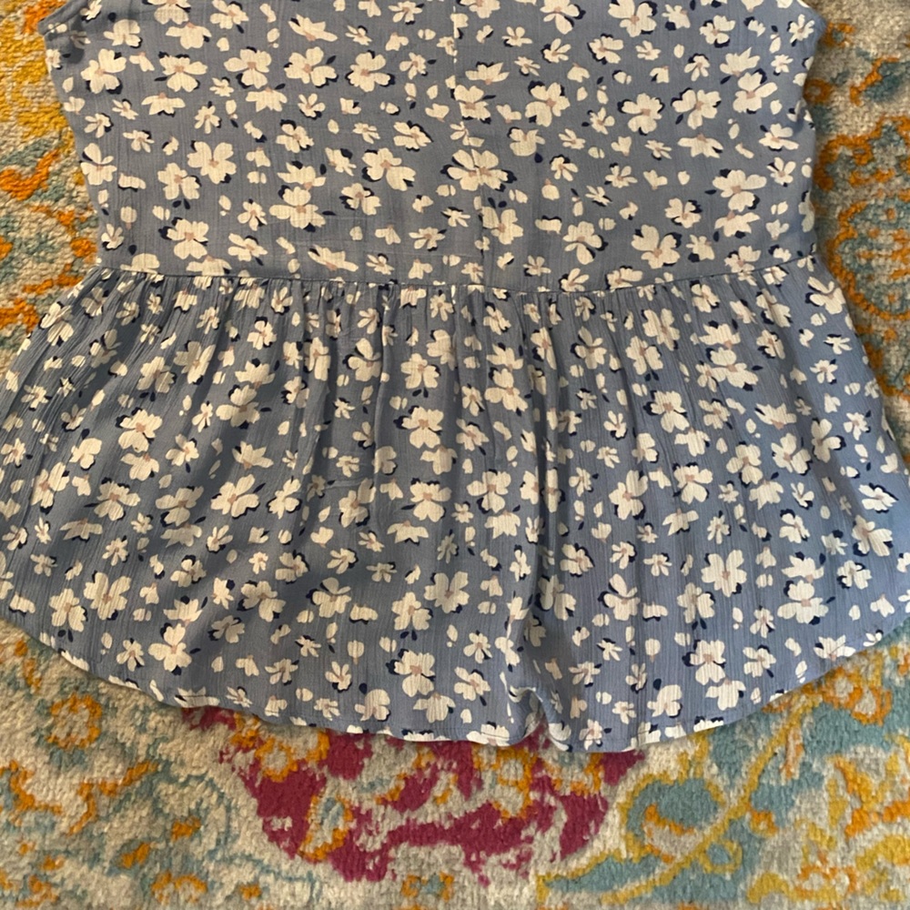SOLD! NEW! Sim & Sam Dusty Blue Floral V-Neck Capped Sleeve Peplum Top M - Picture 12 of 15